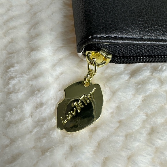 Betsey Johnson Panda folding wallet zip around - Picture 9 of 9